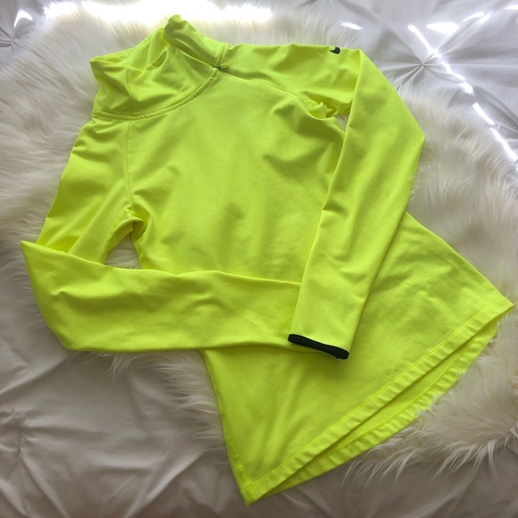 ❌SOLD❌ Nike Pro Warm Emboss Heights Vixen Zip Top - Picture 2 of 6